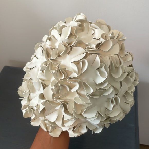 White Retro Petal Flower Rubber Swim Cap - Picture 2 of 11